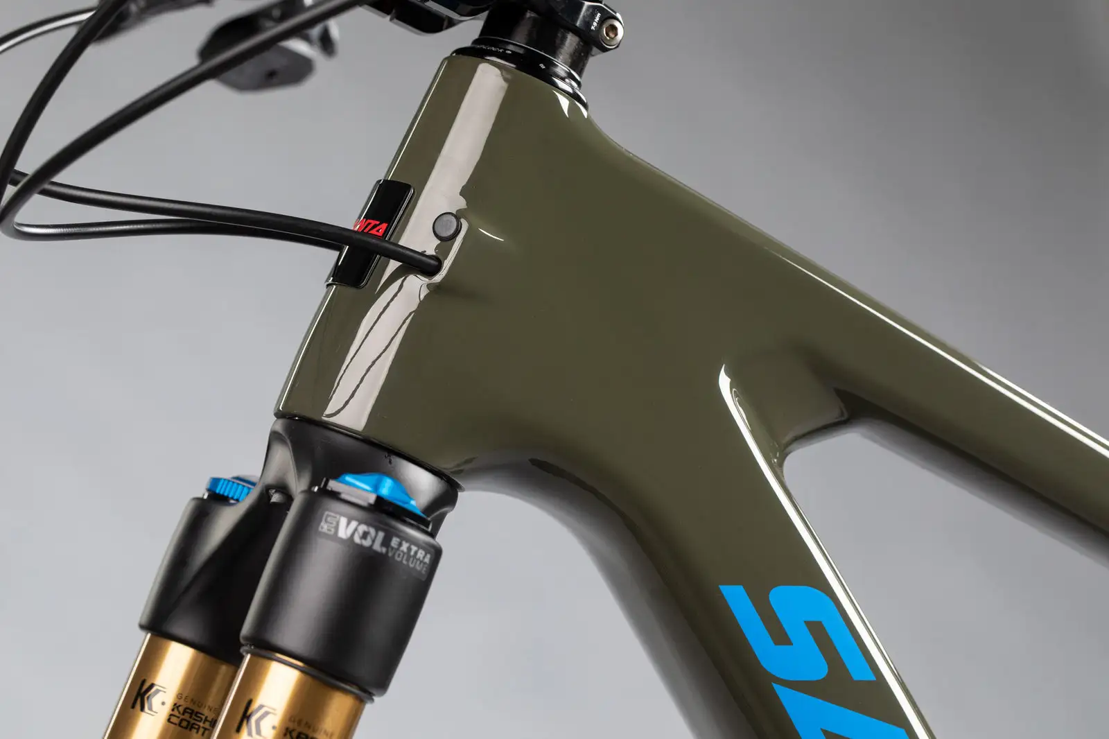 Santa Cruz Bronson 4 CC XO1 AXS Reserve (2022) 4 Santa Cruz Bronson 4 CC XO1 AXS Reserve (2022) - Image 4